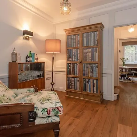 Stunning 3 Bed Townhouse In The Heart Of Mayfair